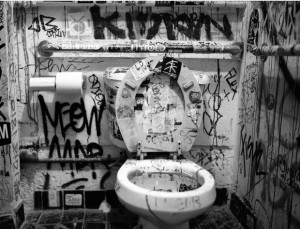 toilet_graffiti_620