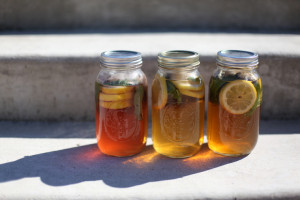 Sun-tea-in-mason-jars