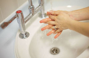 s300_Handwashing__NHS_MOORFIELDS_308-10056_960x640