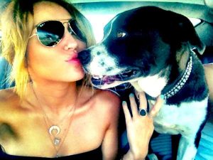 miley-cyrus-kissing-dog